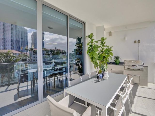 3250 NE 188th Street 207, Aventura, FL 33180