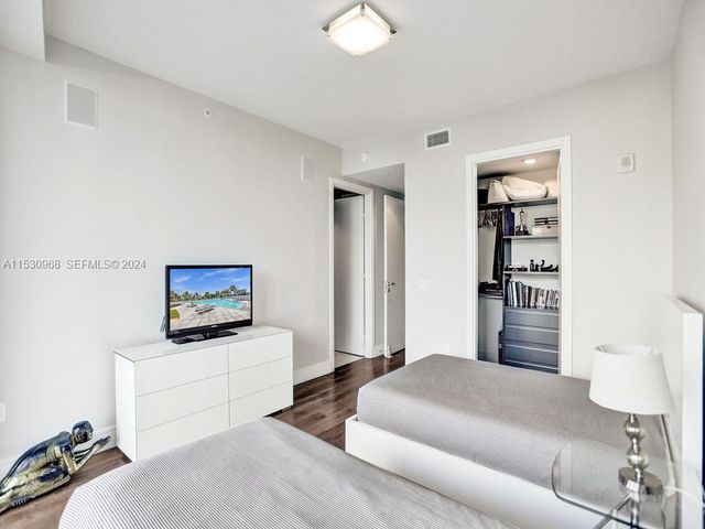 3250 NE 188th Street 207, Aventura, FL 33180
