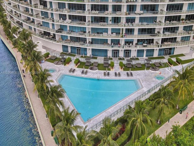 3250 NE 188th Street 207, Aventura, FL 33180