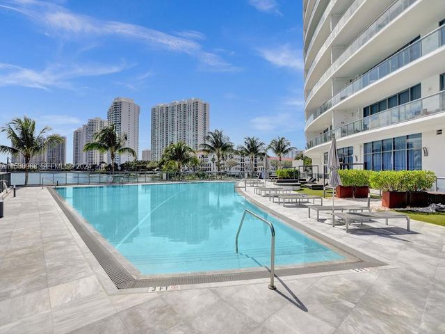 3250 NE 188th Street 207, Aventura, FL 33180