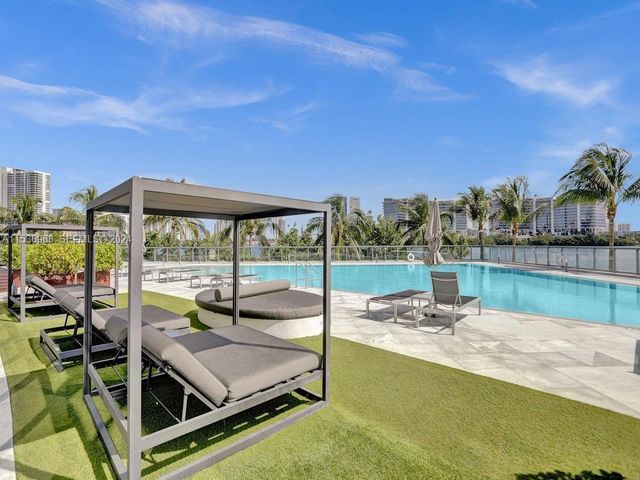 3250 NE 188th Street 207, Aventura, FL 33180