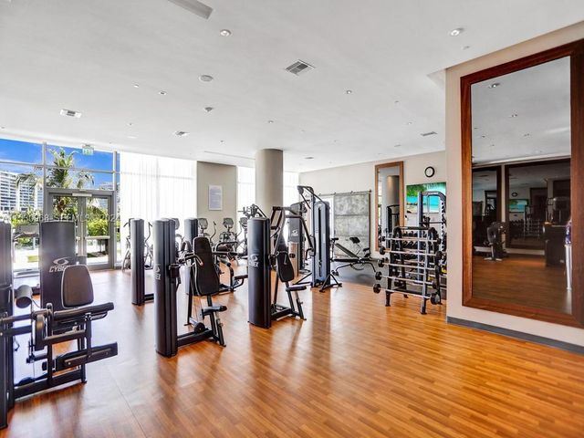 3250 NE 188th Street 207, Aventura, FL 33180