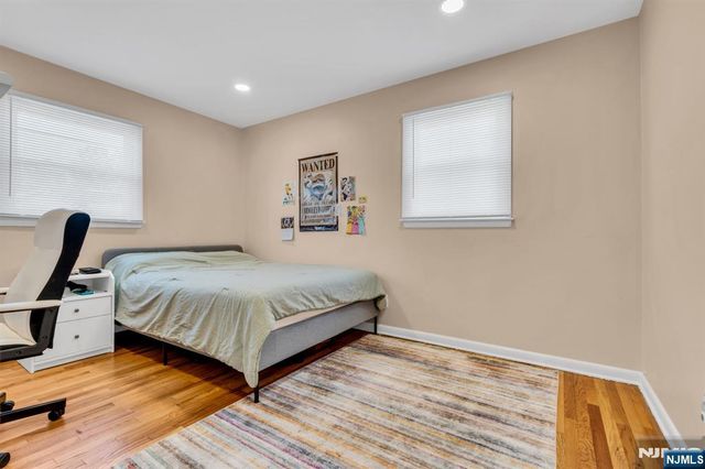 33 Oak Avenue, Pequannock Township, NJ 07440