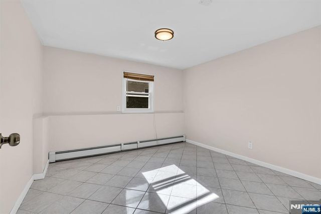 33 Oak Avenue, Pequannock Township, NJ 07440