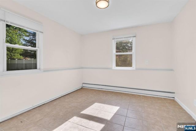 33 Oak Avenue, Pequannock Township, NJ 07440