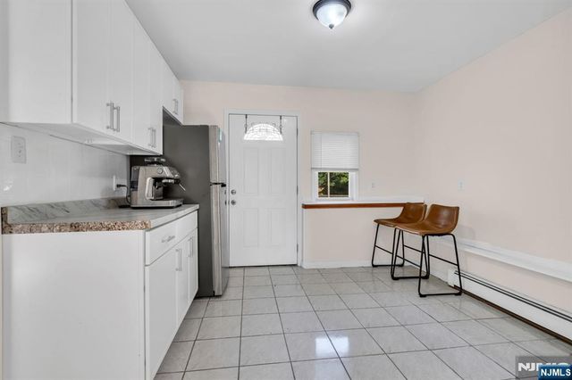 33 Oak Avenue, Pequannock Township, NJ 07440