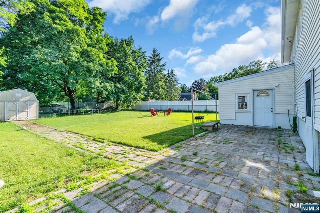 33 Oak Avenue, Pequannock Township, NJ 07440