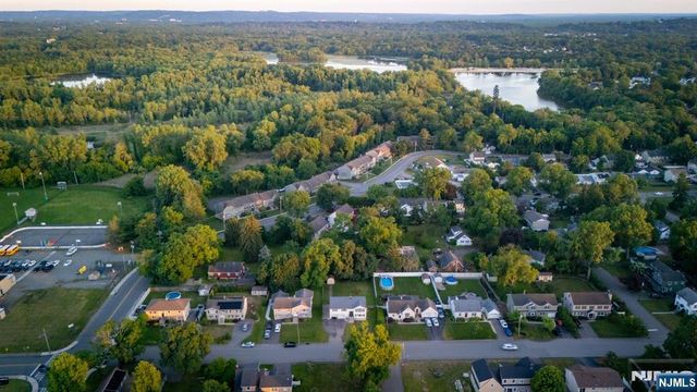 33 Oak Avenue, Pequannock Township, NJ 07440