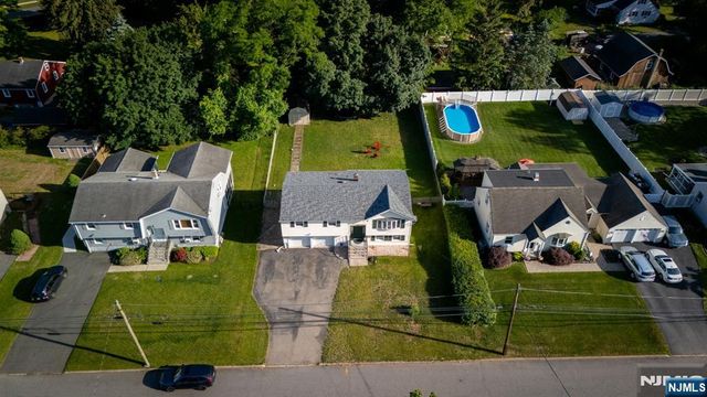 33 Oak Avenue, Pequannock Township, NJ 07440