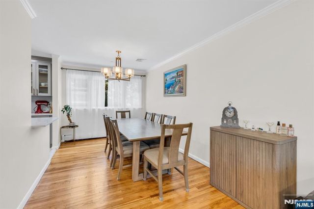 33 Oak Avenue, Pequannock Township, NJ 07440