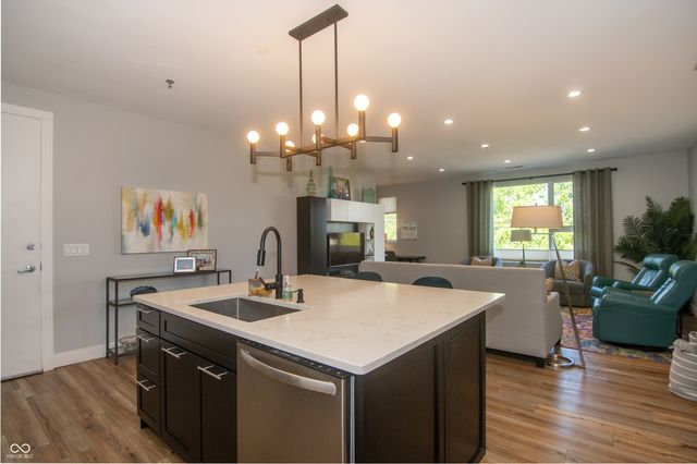 1014 Jackson Street, Columbus, IN 47201