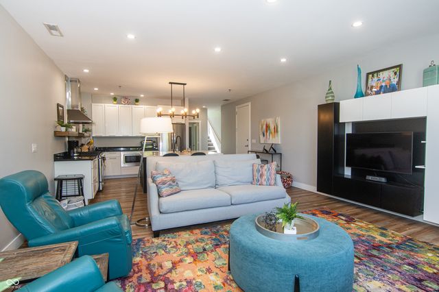 1014 Jackson Street, Columbus, IN 47201