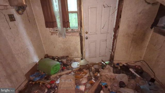 1233 CLOVER LN, Chester, PA 19013