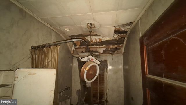 1233 CLOVER LN, Chester, PA 19013