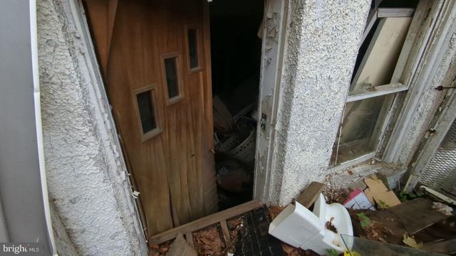 1233 CLOVER LN, Chester, PA 19013