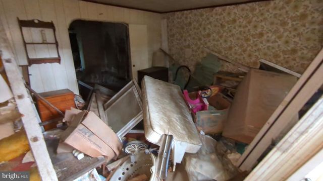 1233 CLOVER LN, Chester, PA 19013