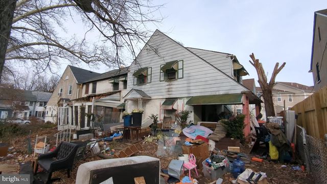1233 CLOVER LN, Chester, PA 19013
