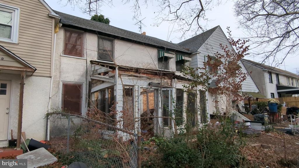 1233 CLOVER LN, Chester, PA 19013