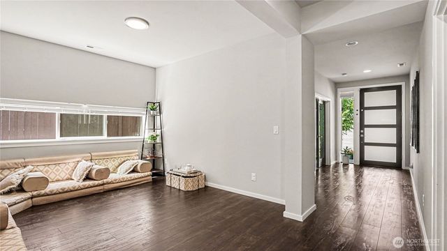 24045 SE 258th Way, Maple Valley, WA 98038
