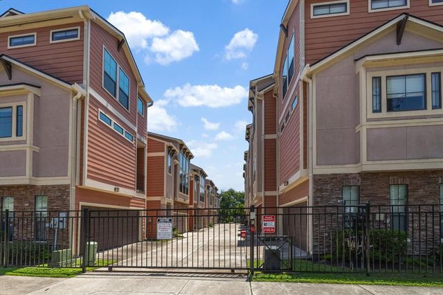 1042 W 23rd Street B, Houston, TX 77008