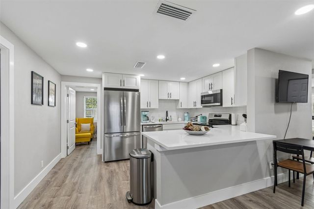 4906 W CLEVELAND STREET, Tampa, FL 33609