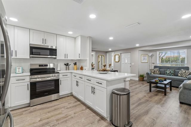 4906 W CLEVELAND STREET, Tampa, FL 33609