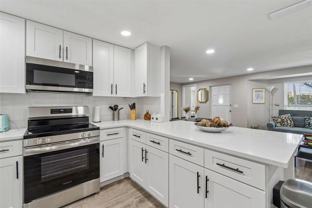 4906 W CLEVELAND STREET, Tampa, FL 33609