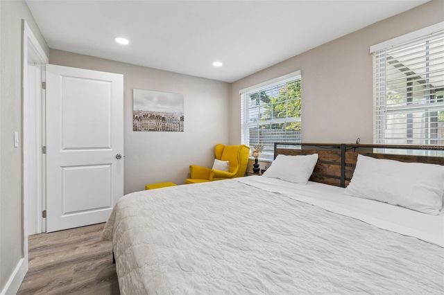 4906 W CLEVELAND STREET, Tampa, FL 33609