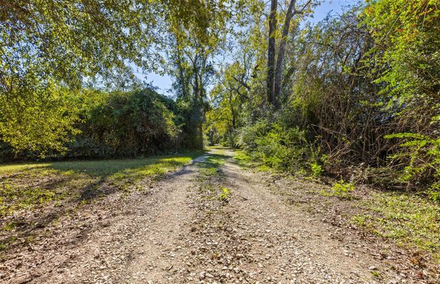 15255 Highway 105, Cleveland, TX 77327