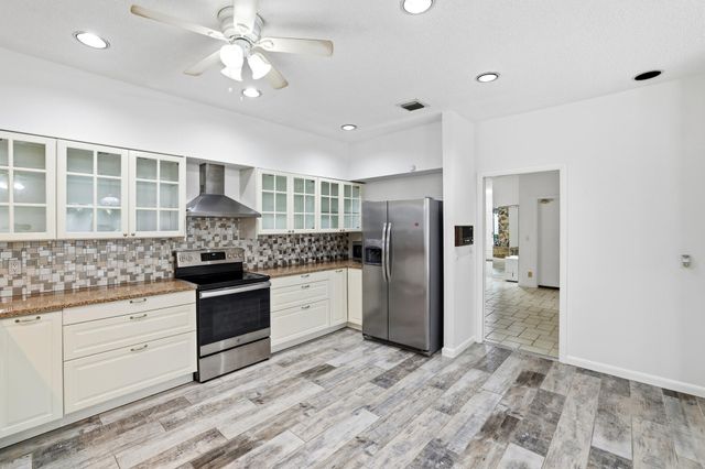 8785 Thousand Pines Circle, West Palm Beach, FL 33411