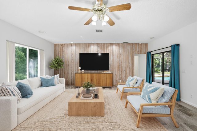 8785 Thousand Pines Circle, West Palm Beach, FL 33411