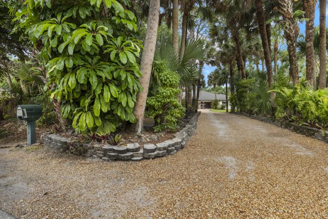 8785 Thousand Pines Circle, West Palm Beach, FL 33411