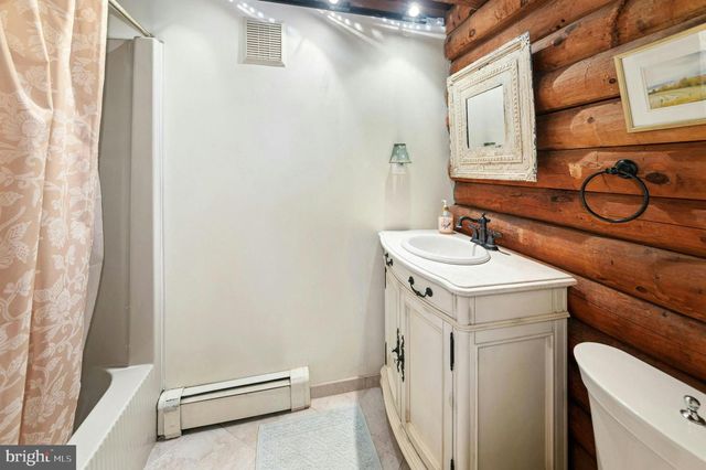 3980 LEHNENBERG RD, Riegelsville, PA 18077