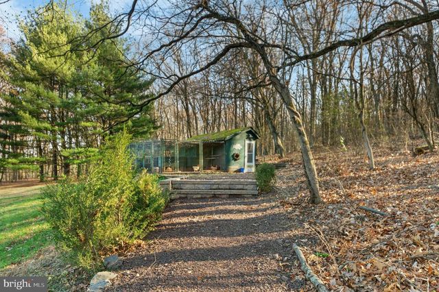 3980 LEHNENBERG RD, Riegelsville, PA 18077