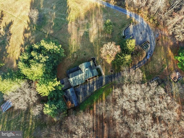 3980 LEHNENBERG RD, Riegelsville, PA 18077