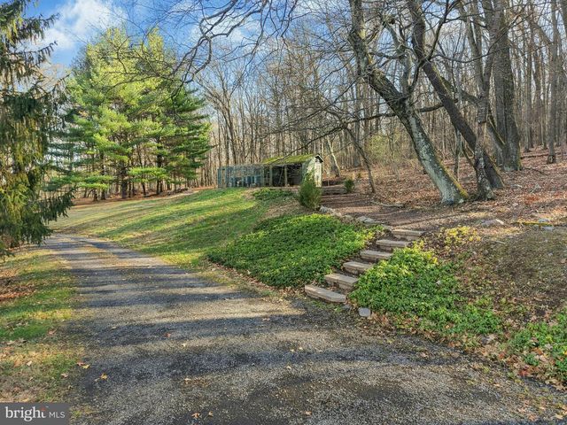 3980 LEHNENBERG RD, Riegelsville, PA 18077