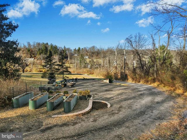 3980 LEHNENBERG RD, Riegelsville, PA 18077