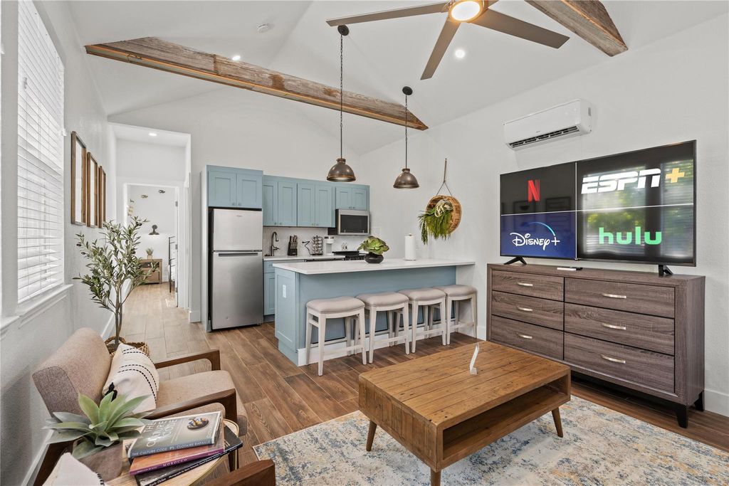 2106 Kenwood Ave B, Austin, TX 78704