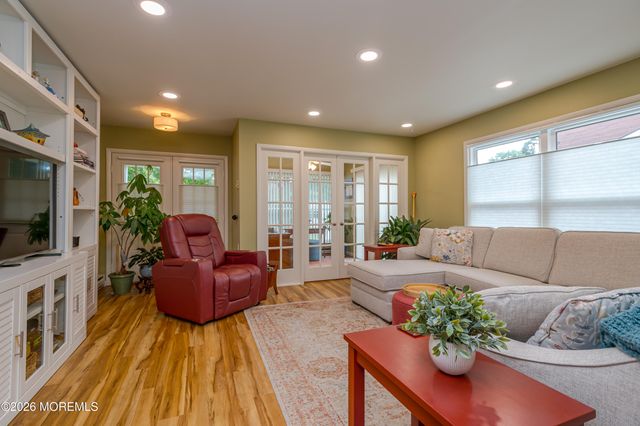 867 B Liverpool Circle, Manchester, NJ 08759