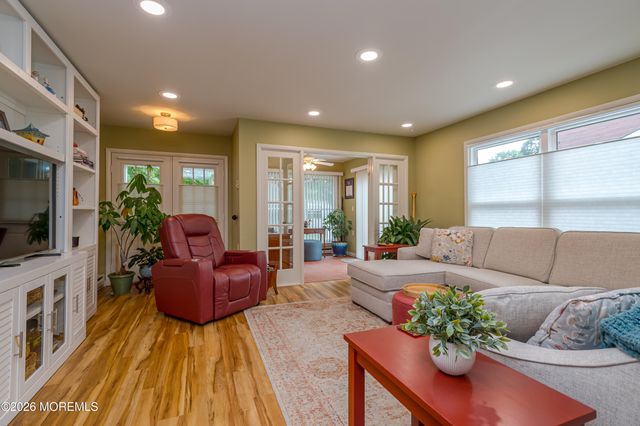 867 B Liverpool Circle, Manchester, NJ 08759