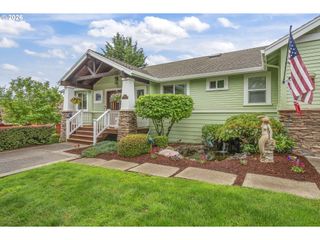 447 Nw MT MAZAMA St, Mc Minnville, OR 97128