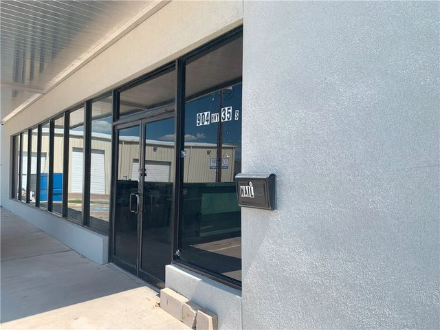 904 Highway 35 S., Rockport, TX 78382