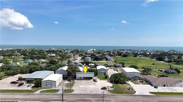 904 Highway 35 S., Rockport, TX 78382
