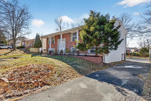 821 Courtland Place, Manchester, MO 63021