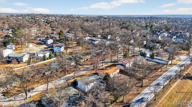 821 Courtland Place, Manchester, MO 63021