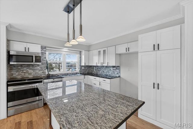 821 Courtland Place, Manchester, MO 63021