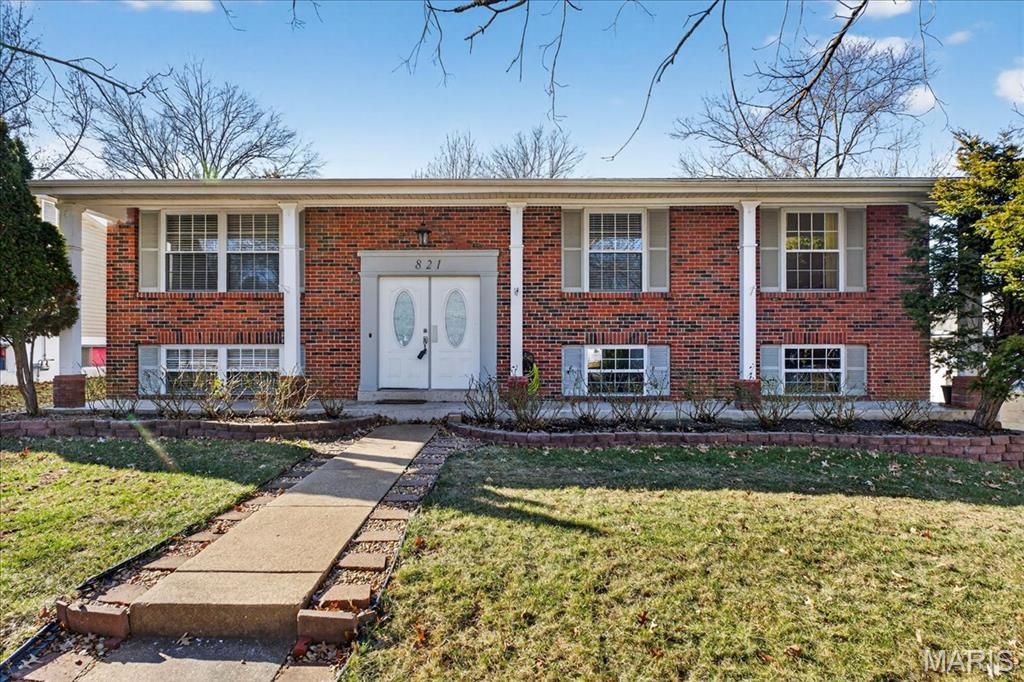 821 Courtland Place, Manchester, MO 63021