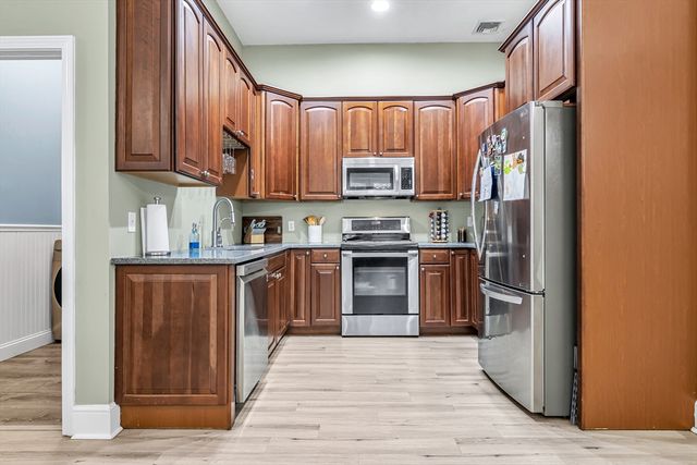 31-33 Ashland St 3, Haverhill, MA 01830