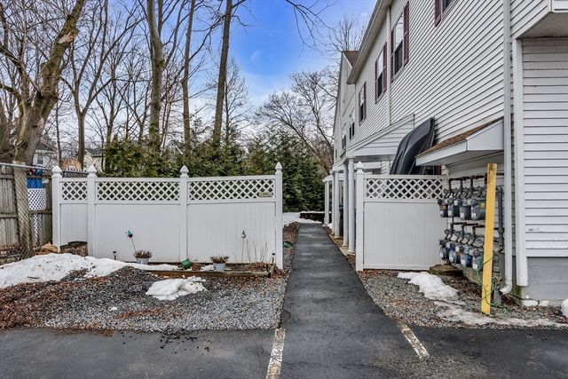 31-33 Ashland St 3, Haverhill, MA 01830