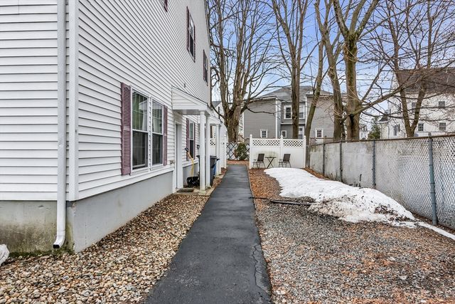 31-33 Ashland St 3, Haverhill, MA 01830